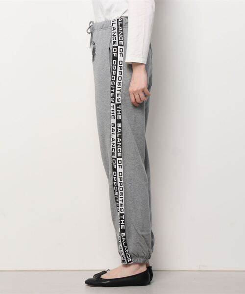 RVCA(ルーカ)の「RVCA/ルーカ ルーズシルエット ロゴサイドテープ柄スウェットパンツ/セットアップ対応 BB044-714(スウェットパンツ・レディース・ホワイト/ブラック/グレー・S/XS)」の4枚目の写真