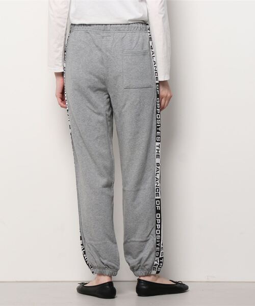 RVCA(ルーカ)の「RVCA/ルーカ ルーズシルエット ロゴサイドテープ柄スウェットパンツ/セットアップ対応 BB044-714(スウェットパンツ・レディース・ホワイト/ブラック/グレー・S/XS)」の5枚目の写真
