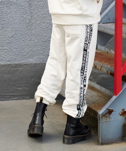 RVCA(ルーカ)の「RVCA/ルーカ ルーズシルエット ロゴサイドテープ柄スウェットパンツ/セットアップ対応 BB044-714(スウェットパンツ・レディース・ホワイト/ブラック/グレー・S/XS)」の2枚目の写真