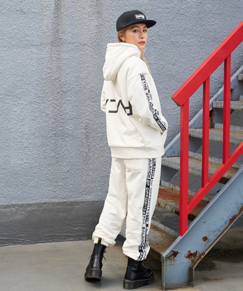 RVCA(ルーカ)の「RVCA/ルーカ ルーズシルエット ロゴサイドテープ柄スウェットパンツ/セットアップ対応 BB044-714(スウェットパンツ・レディース・ホワイト/ブラック/グレー・S/XS)」の19枚目の写真