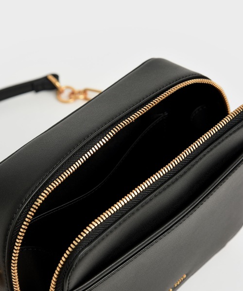 CHARLES & KEITH（チャールズ & キース）の「ロック&キーチェーン ハンドルバッグ（ショルダーバッグ・レディース・ブラック/ダークグリーン/オリーブ/クリーム・S）」の19枚目の写真