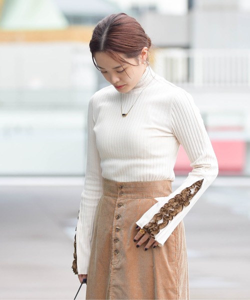 Ray BEAMS(レイビームス)の「RBS / リブ アーム フリル Tシャツ(Tシャツ/カットソー・レディース・ナチュラル/ブラック・ONE SIZE)」の9枚目の写真