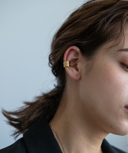 PAS TIERRA（パティエラ）の「-Luna- プチワイドイヤーカフ（イヤーカフ・レディース・シルバー/イエローゴールド・FREE）」の4枚目の写真
