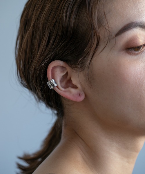 PAS TIERRA（パティエラ）の「-Luna- プチワイドイヤーカフ（イヤーカフ・レディース・シルバー/イエローゴールド・FREE）」の8枚目の写真