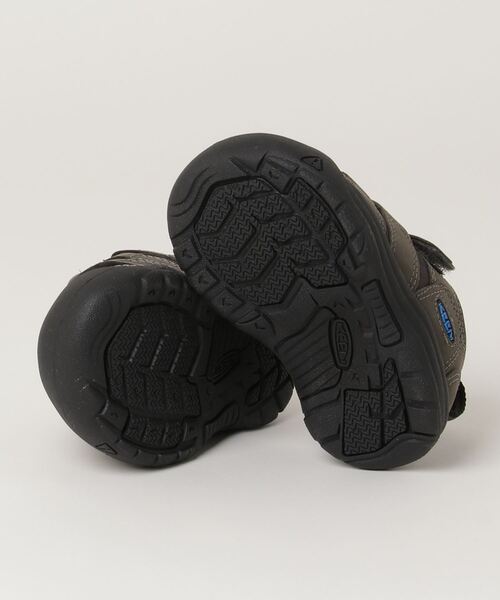 KEEN（キーン）の「NEWPORT SHOE / ニューポート シュー / キッズ スニーカー（スニーカー・キッズ・グレー・14.5cm/13.5cm/12.5cm）」の2枚目の写真