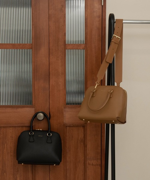 Amiur(エミレ)の「wide belt bag(ショルダーバッグ・レディース・ブラック/キャメル・FREE)」の8枚目の写真