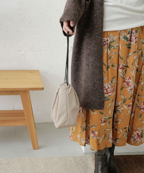 URBAN RESEARCH DOORS(アーバンリサーチドアーズ)の「クッション巾着バッグ(ショルダーバッグ・レディース・ブラック/ブラウン系その他/ベージュ系その他・ONE)」の5枚目の写真