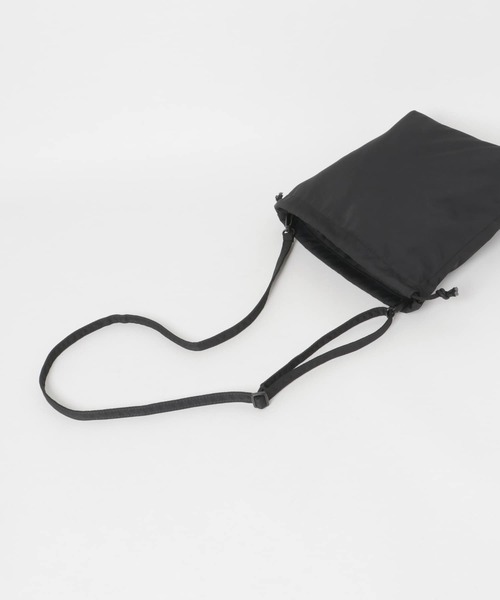 URBAN RESEARCH DOORS(アーバンリサーチドアーズ)の「クッション巾着バッグ(ショルダーバッグ・レディース・ブラック/ブラウン系その他/ベージュ系その他・ONE)」の12枚目の写真
