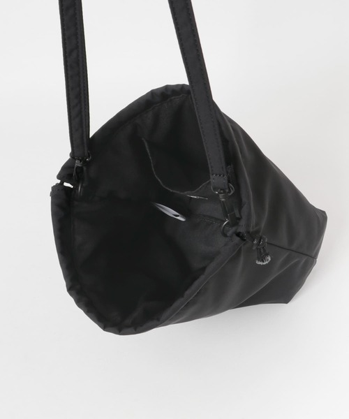 URBAN RESEARCH DOORS(アーバンリサーチドアーズ)の「クッション巾着バッグ(ショルダーバッグ・レディース・ブラック/ブラウン系その他/ベージュ系その他・ONE)」の13枚目の写真