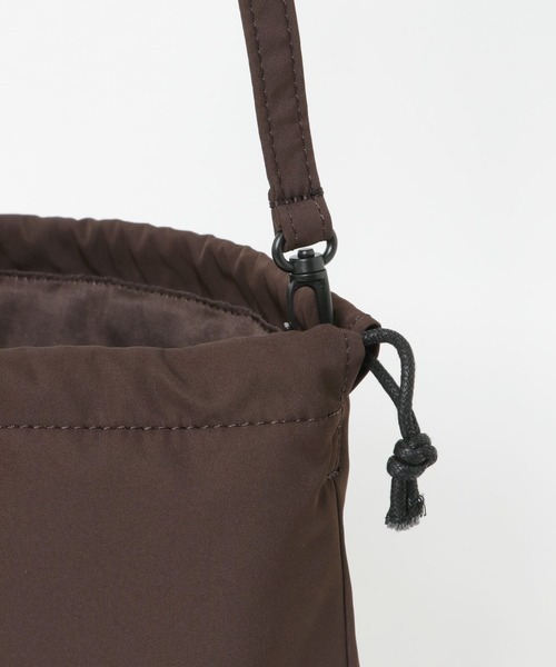 URBAN RESEARCH DOORS(アーバンリサーチドアーズ)の「クッション巾着バッグ(ショルダーバッグ・レディース・ブラック/ブラウン系その他/ベージュ系その他・ONE)」の15枚目の写真