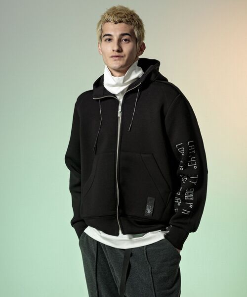 C DIEM(カルペディエム)の「C DIEM(カルペディエム) PRINTED ZIP HOODIE パーカー(MSC-21011)(パーカー・メンズ・ブラック/グレー・MEDIUM/LARGE/SMALL)」の4枚目の写真