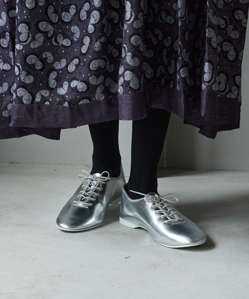 note et silence （ノートエシロンス）の「【 AMB100貨 】cat worth Jazz shoes（ドレスシューズ・レディース・シルバー・23/24/25）」の3枚目の写真