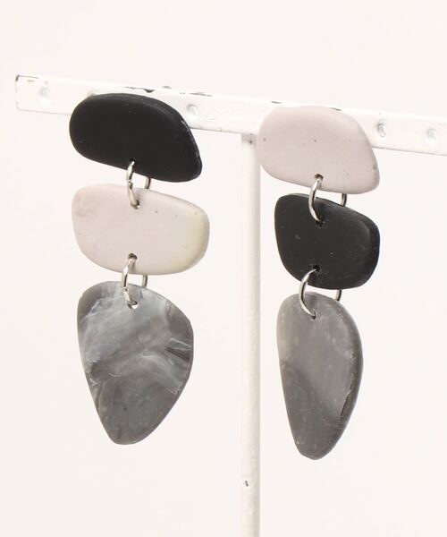 TONE SELECT GOODS（トーンセレクトグッズ）の「【caramel late】ポリマークレイピアス（ピアス（両耳用）・レディース・ホワイト/ブラック/パープル/グレー/カーキ/ピンク/オレンジ/グリーン/その他/レインボー/ブラウン・FREE）」の5枚目の写真