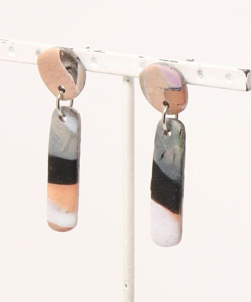 TONE SELECT GOODS（トーンセレクトグッズ）の「【caramel late】ポリマークレイピアス（ピアス（両耳用）・レディース・ホワイト/ブラック/パープル/グレー/カーキ/ピンク/オレンジ/グリーン/その他/レインボー/ブラウン・FREE）」の11枚目の写真