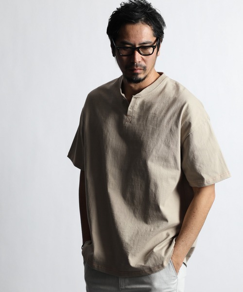 The DUFFER of ST.GEORGE（ザダファーオブセントジョージ）の「8oz HEAVY WEIGHT OVER SIZE HENLEY TEE：8オンス ヘビーウェイト オーバーサイズ ビッグシルエット ヘンリーネックTシャツ（Tシャツ/カットソー・メンズ・ホワイト/ブラック/ベージュ・SMALL/MEDIUM/LARGE/X-LARGE）」の20枚目の写真
