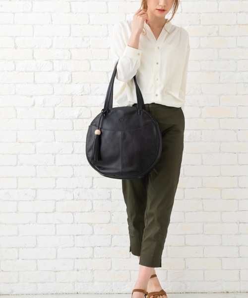 COOCO(クーコ)の「【PALIO】 Cerchio 丸型ワンショルダー本革トートバッグ(ショルダーバッグ・レディース・ブラック・9)」の2枚目の写真