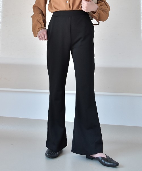 Coo+i（クーイ）の「フレアパンツ（スウェットパンツ・レディース・グレイッシュベージュ/ブラック/ベージュ/ネイビー/カーキ/キャメル・L/M）」の2枚目の写真