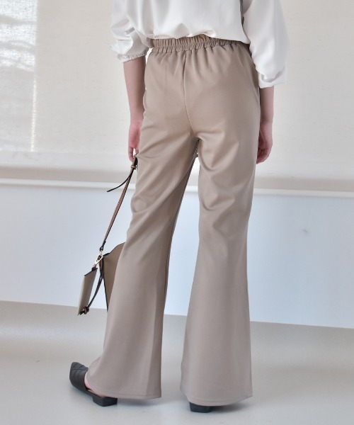 Coo+i（クーイ）の「フレアパンツ（スウェットパンツ・レディース・グレイッシュベージュ/ブラック/ベージュ/ネイビー/カーキ/キャメル・L/M）」の12枚目の写真