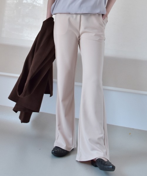 Coo+i（クーイ）の「フレアパンツ（スウェットパンツ・レディース・グレイッシュベージュ/ブラック/ベージュ/ネイビー/カーキ/キャメル・L/M）」の18枚目の写真