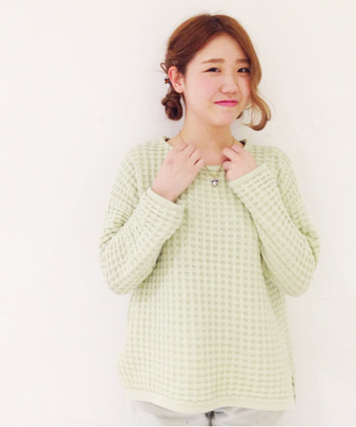 Kastane（カスタネ）の「【Kastane】タック柄ワイドプルオーバー（ニット/セーター・レディース・ブルー/グリーン/オフホワイト/ネイビー・FREE）」の2枚目の写真