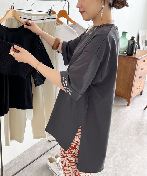 reca(レカ)の「BIGシルエットTシャツ(Tシャツ/カットソー・レディース・オフホワイト/ブラック系その他/グリーン系その他/イエロー/グレイッシュベージュ/チャコールグレー・FREE)」の3枚目の写真