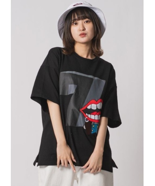 RE730(アールイーセブンサーティー)の「RE730 かわいいなみおくんが座っている半袖ビッグシルエットTシャツ(Tシャツ/カットソー・メンズ・ブラック/オフホワイト・MEDIUM/LARGE/X-LARGE)」の2枚目の写真