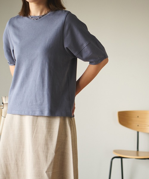 un dix cors（アンディコール）の「印象的な袖デザイン　ボリュームタックスリーブTシャツ（Tシャツ/カットソー・レディース・オフホワイト/チャコールグレー/ブルー・FREE）」の3枚目の写真