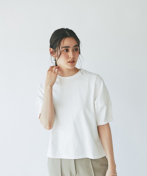 un dix cors（アンディコール）の「印象的な袖デザイン　ボリュームタックスリーブTシャツ（Tシャツ/カットソー・レディース・オフホワイト/チャコールグレー/ブルー・FREE）」の4枚目の写真