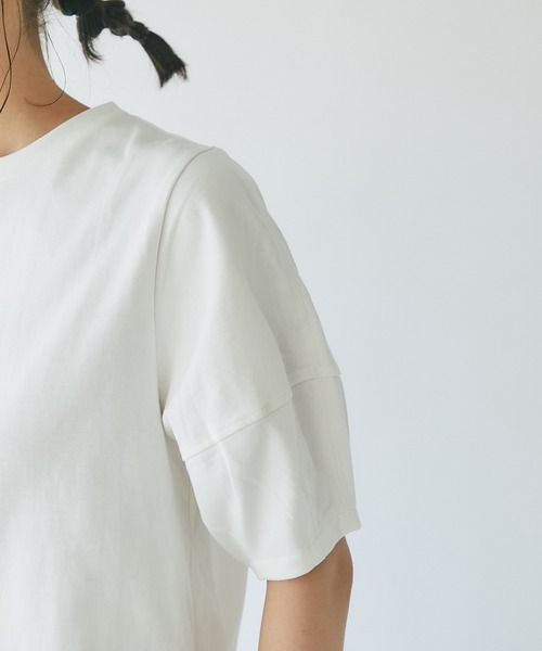 un dix cors（アンディコール）の「印象的な袖デザイン　ボリュームタックスリーブTシャツ（Tシャツ/カットソー・レディース・オフホワイト/チャコールグレー/ブルー・FREE）」の10枚目の写真
