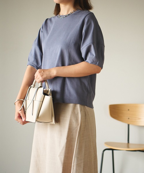 un dix cors（アンディコール）の「印象的な袖デザイン　ボリュームタックスリーブTシャツ（Tシャツ/カットソー・レディース・オフホワイト/チャコールグレー/ブルー・FREE）」の15枚目の写真