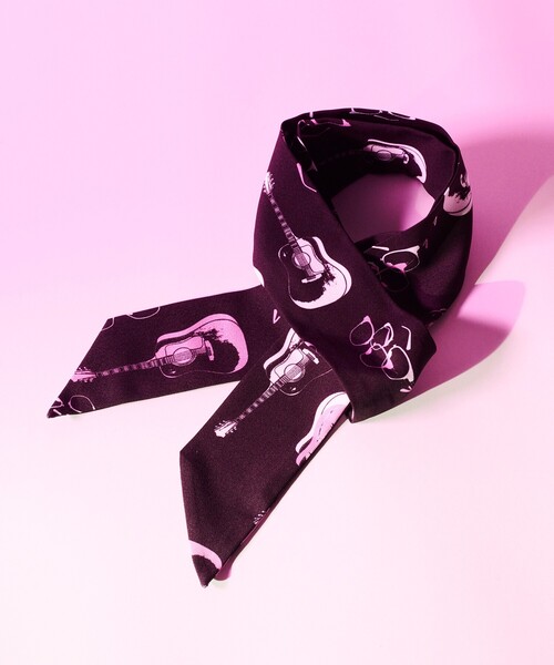 tk.TAKEO KIKUCHI(ティーケータケオキクチ)の「◆KAWASAKI TAKAYA × tk.TAKEO KIKUCHI コラボ総柄スカーフタイ(ユニセックスアイテム)(バンダナ/スカーフ・メンズ・ブラック系3/グレー系3/ライトグリーン系・00)」の1枚目の写真