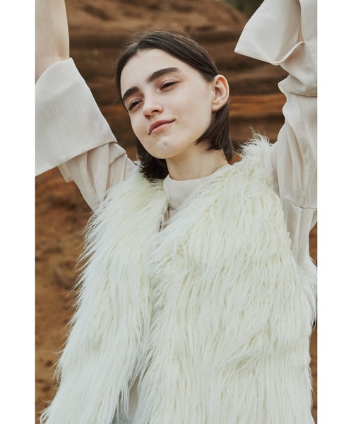 Aunt Marie's（アントマリーズ）の「フェイクファーベスト（ベスト