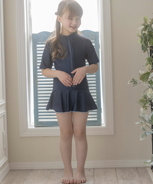 Catherine Cottage(キャサリンコテージ)の「スクール水着 半袖ワンピース水着(水着・キッズ・ブラック×レッド/ブラック×ホワイト/ネイビー系1/ブラック×パープル・110/120/130/160/140/150/170)」の5枚目の写真