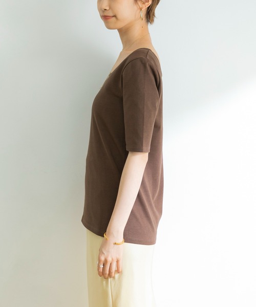 URBAN RESEARCH（アーバンリサーチ）の「天竺スクエアネック5分袖Tシャツ（Tシャツ/カットソー・レディース・オフホワイト/ブラウン/ブラック・FREE）」の17枚目の写真