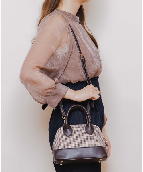 flower(フラワー)の「リトルビターバッグ(ショルダーバッグ・レディース・ブラウン/ベージュ・FREE)」の2枚目の写真