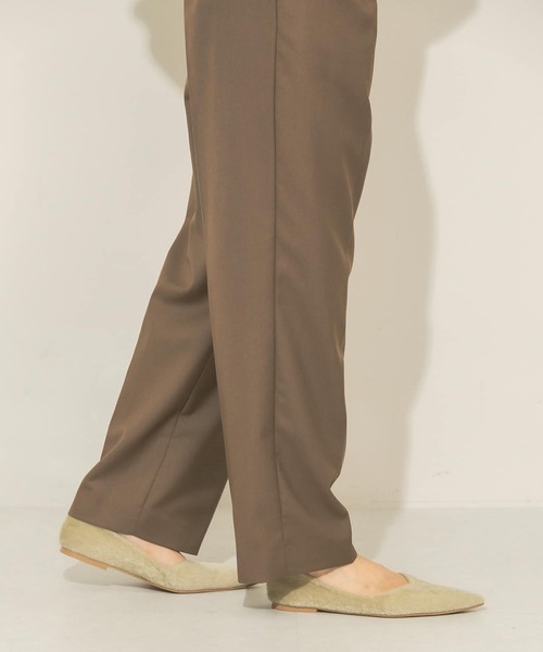 KBF(ケイビーエフ)の「ポインテッドトゥフェイクファーパンプス(パンプス・レディース・ネイビー/ベージュ・36/37/38)」の4枚目の写真