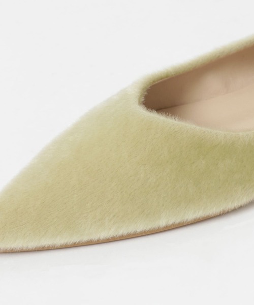 KBF(ケイビーエフ)の「ポインテッドトゥフェイクファーパンプス(パンプス・レディース・ネイビー/ベージュ・36/37/38)」の12枚目の写真