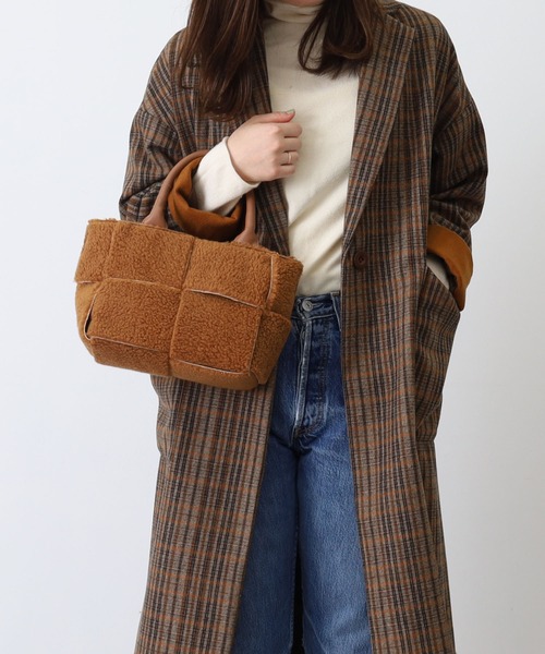 COOCO(クーコ)の「ポーチ付エコボアメッシュ2WAYトートバッグ(トートバッグ・レディース・オフホワイト/ダークグレー/パープル系その他/キャメル・9)」の4枚目の写真