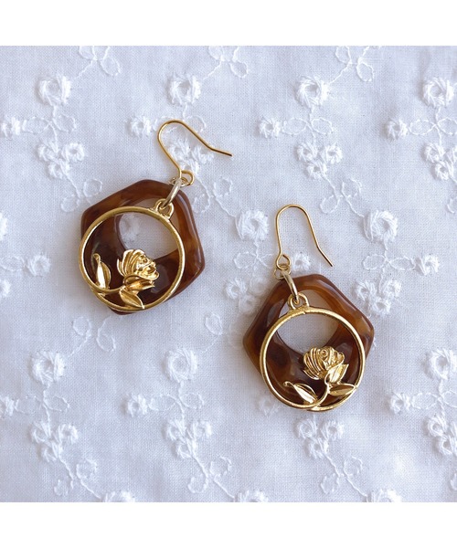 tone(トーン)の「【fuwari】プレート×フラワー ピアス(MA)(ピアス(両耳用)・レディース・ブラウン/ベージュ/パープル/グレー/ブルー・FREE)」の3枚目の写真