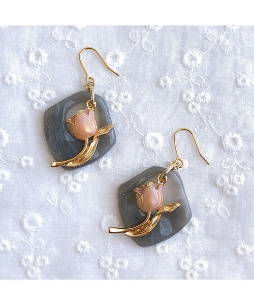 tone(トーン)の「【fuwari】プレート×フラワー ピアス(MA)(ピアス(両耳用)・レディース・ブラウン/ベージュ/パープル/グレー/ブルー・FREE)」の2枚目の写真