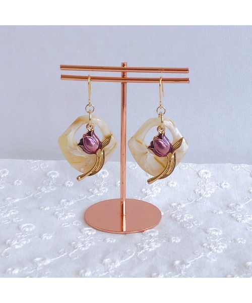 tone(トーン)の「【fuwari】プレート×フラワー ピアス(MA)(ピアス(両耳用)・レディース・ブラウン/ベージュ/パープル/グレー/ブルー・FREE)」の9枚目の写真