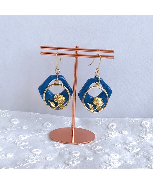 tone(トーン)の「【fuwari】プレート×フラワー ピアス(MA)(ピアス(両耳用)・レディース・ブラウン/ベージュ/パープル/グレー/ブルー・FREE)」の7枚目の写真