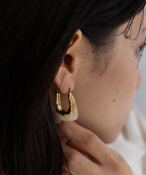 VitaFelice（ヴィータフェリーチェ）の「マーブルフープピアス（ピアス（両耳用）・レディース・グリーン/ベージュ/ブラウン/クリア/グレー・FREE）」の4枚目の写真