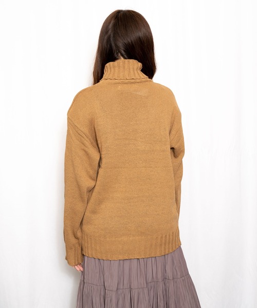 tolene(トレネ)の「オーバーサイズ ざっくりタートルネック ニット(ニット/セーター・レディース・ブラウン/カーキ/グリーン/ブルー/ブラック・L/XL/XXL/M)」の11枚目の写真
