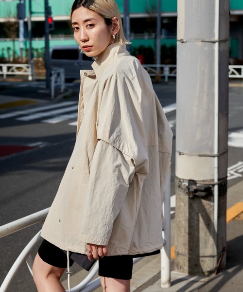 Auntie Rosa Holiday（アンティローザホリデー）の「スタンドカラー2WAYマウンテンパーカー（マウンテンパーカー・レディース・アイボリー/ブラック・FREE）」の17枚目の写真