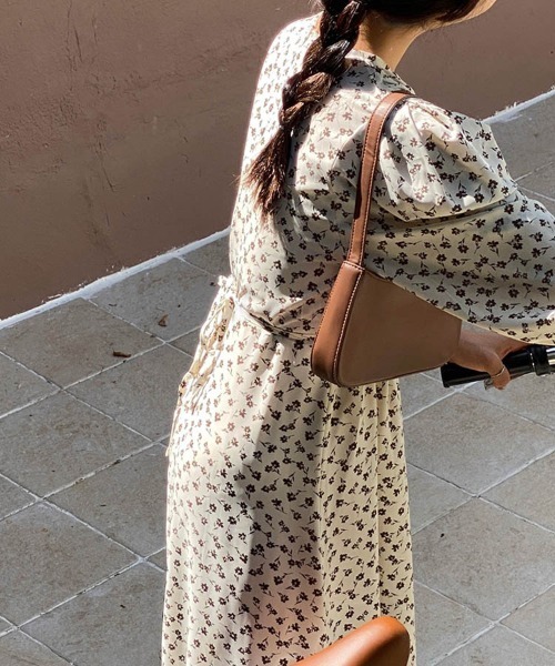 Dalfwin（ダールフィン）の「カシュクール花柄ミモレ丈ワンピース（ワンピース・レディース・ブラウン/アイボリー・FREE）」の4枚目の写真