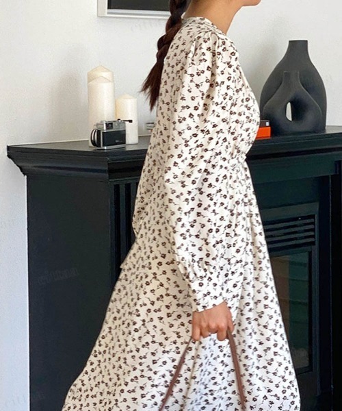 Dalfwin（ダールフィン）の「カシュクール花柄ミモレ丈ワンピース（ワンピース・レディース・ブラウン/アイボリー・FREE）」の11枚目の写真