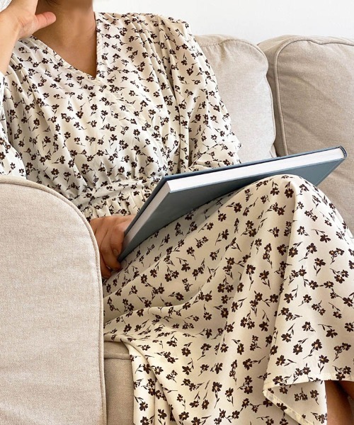 Dalfwin（ダールフィン）の「カシュクール花柄ミモレ丈ワンピース（ワンピース・レディース・ブラウン/アイボリー・FREE）」の16枚目の写真