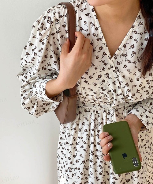 Dalfwin（ダールフィン）の「カシュクール花柄ミモレ丈ワンピース（ワンピース・レディース・ブラウン/アイボリー・FREE）」の14枚目の写真