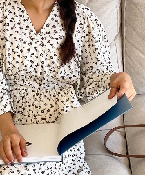 Dalfwin（ダールフィン）の「カシュクール花柄ミモレ丈ワンピース（ワンピース・レディース・ブラウン/アイボリー・FREE）」の18枚目の写真